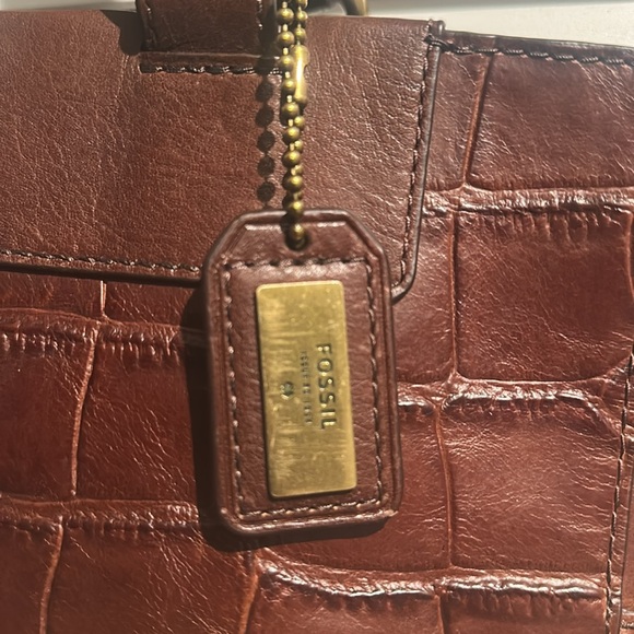 EUC Fossil Croco Embossed Leather Tote with Side Slip Pockets and Hangtag. - Picture 12 of 12